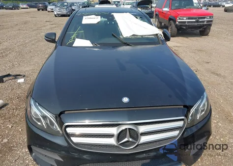 2017 Mercedes-Benz E 300 4Matic z USA, uszkodzony, nr VIN WDDZF4KB1HA097037